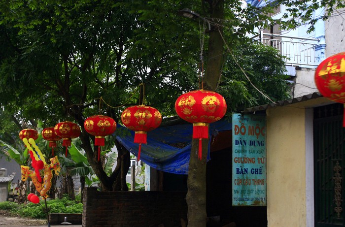 Xét về góc độ kinh tế và tiết kiệm điện thì nhiều người cho rằng, trào lưu chơi đèn lồng ở Nam Định thực sự không nên và rất lãng phí.